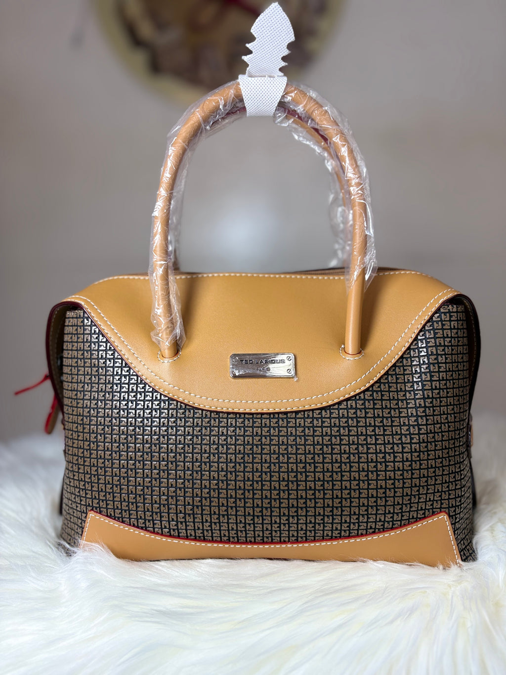 Sac à main Ted Lapidus Paris – Modèle élégant imprimé avec poignées camel