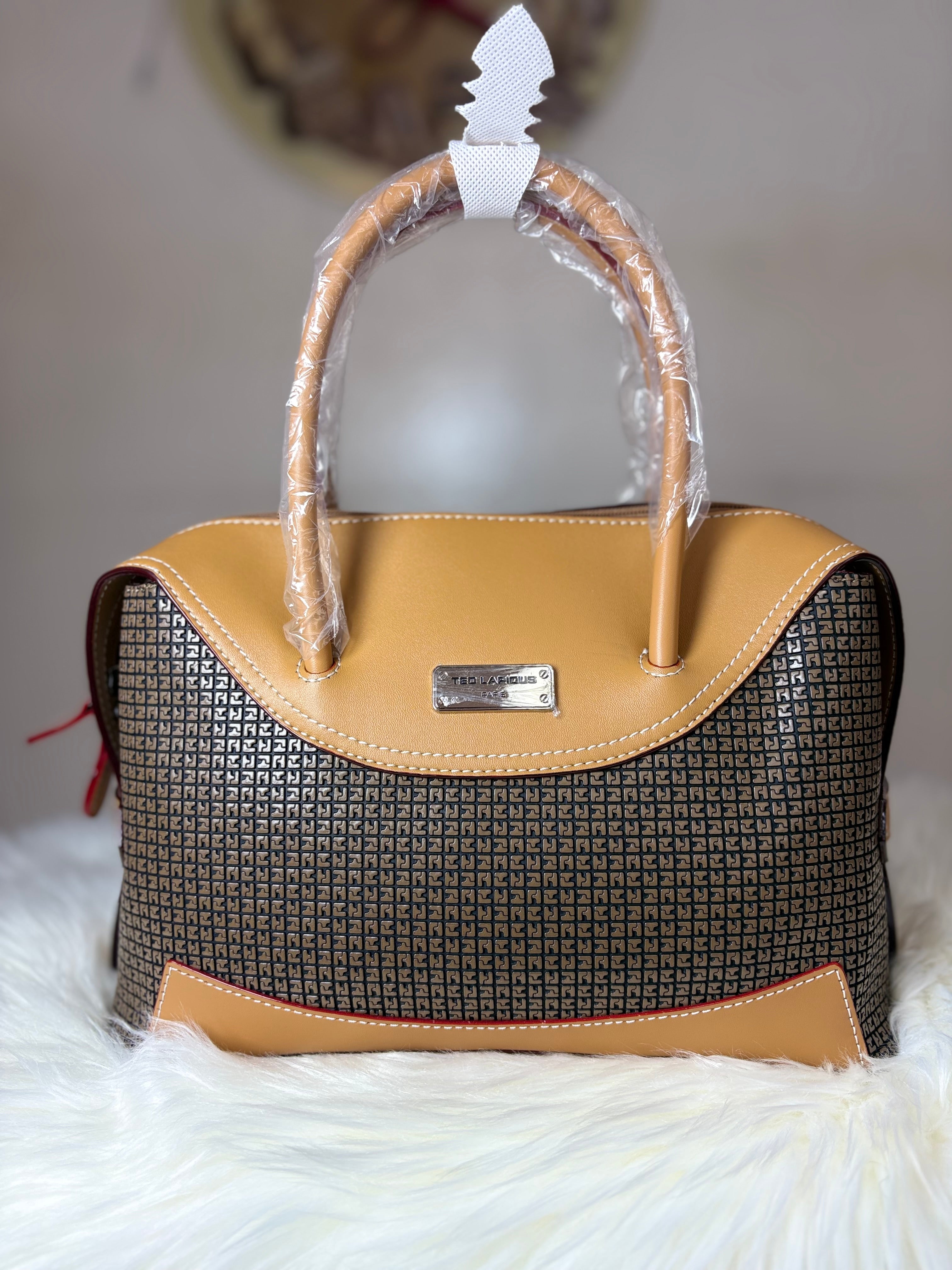 Sac à main Ted Lapidus Paris – Modèle élégant imprimé avec poignées camel