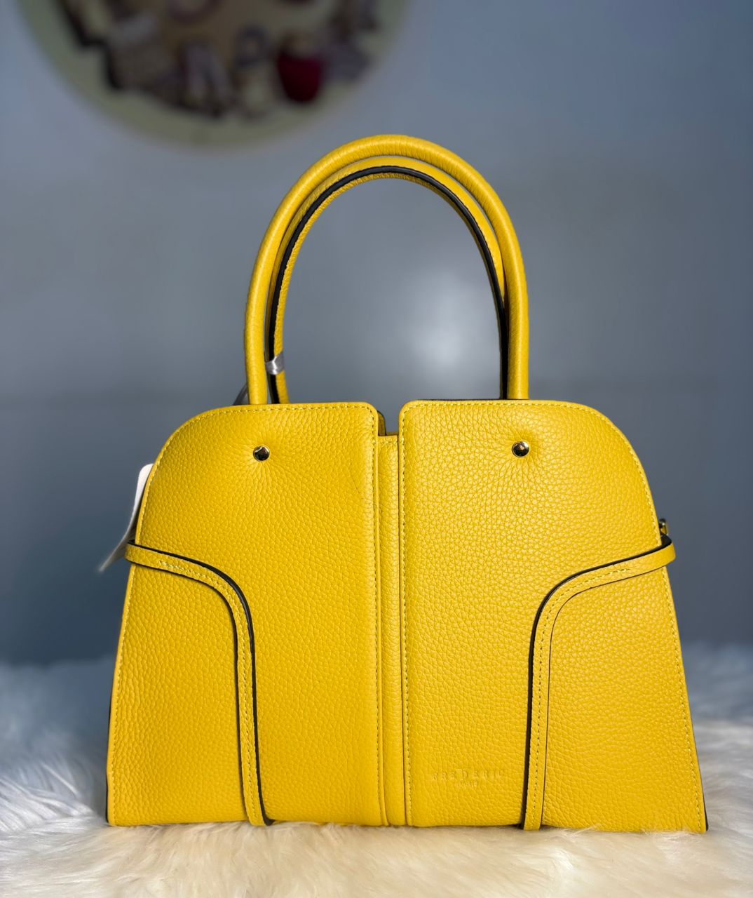 Sac à Main en Cuir Jaune Vif – Élégance & Style | LE PARADIS DE LYNN