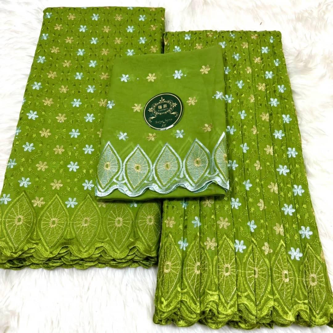 Tissu Swiss Lace Brodé 5 Yards + Foulard – Motifs Fleurs & Bordure Feuilles