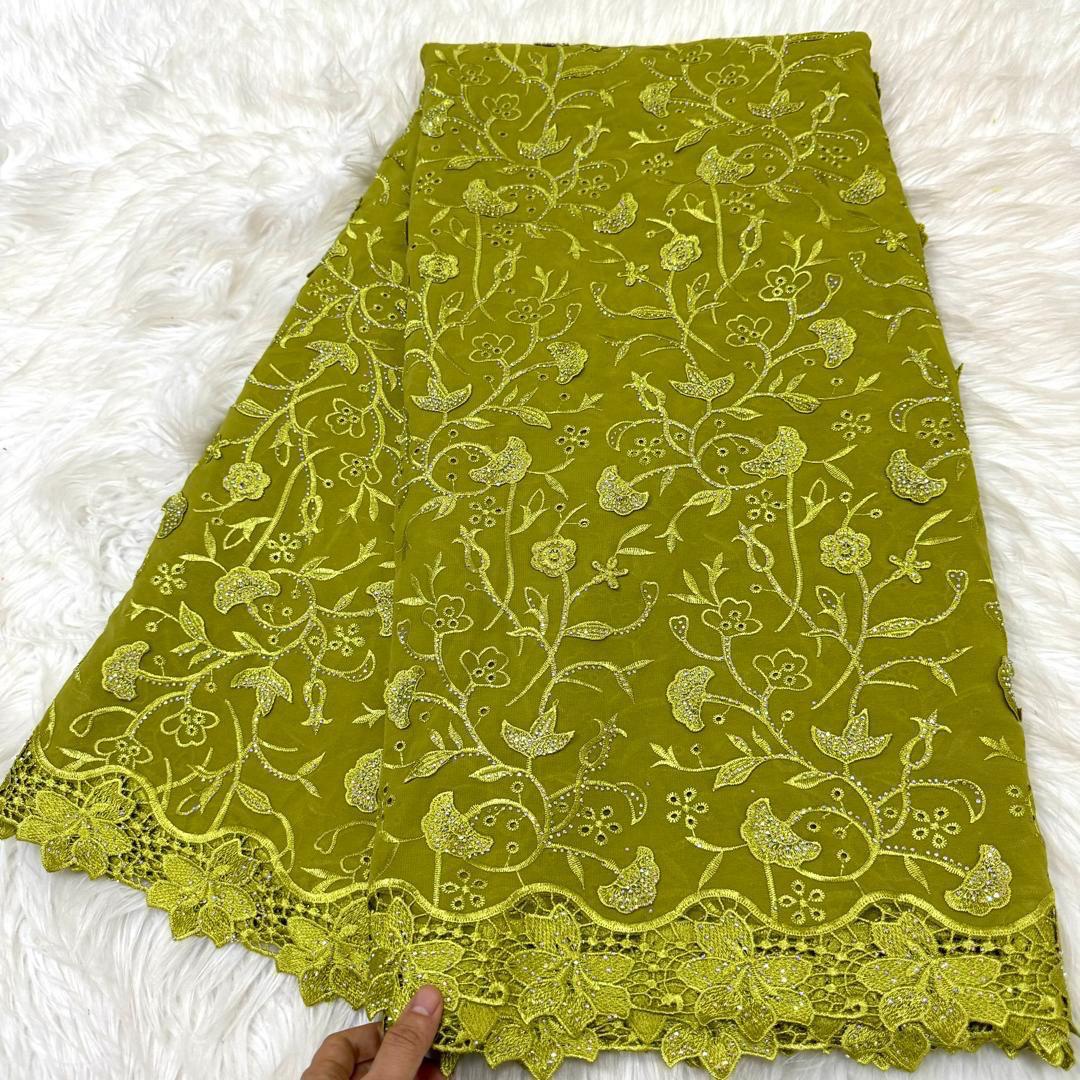 Tissu Brodé Floral – Dentelle Africaine de Luxe