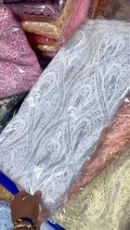 Tissu Dentelle Brodée de Luxe – Disponible en Plusieurs Coloris