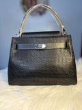 Sac à Main Noir Texturé Monogramme – Élégance Structurée